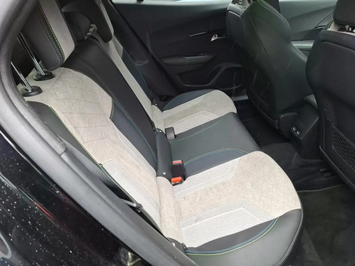 EV GT Pack 50 kWh | Fase 3 laden | Panorama/schuifdak | Stoelverwarming | All season | 18 Inch | NL auto |