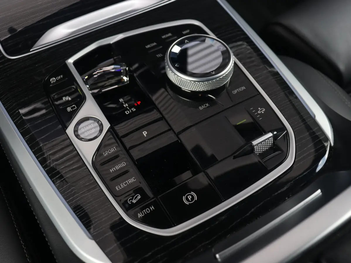 xDrive50e | M Sportpakket Pro | Panodak Skylounge | Head-Up | Trekhaak | Bowers & Wilkins | Soft Close | Parking Assistant Prof. | 22'' LMV