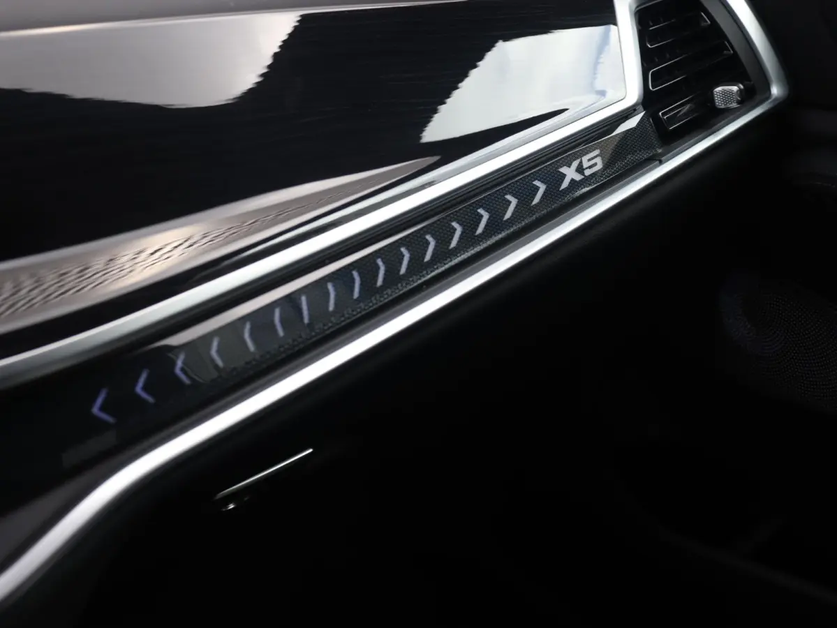 xDrive50e | M Sportpakket Pro | Panodak Skylounge | Head-Up | Trekhaak | Bowers & Wilkins | Soft Close | Parking Assistant Prof. | 22'' LMV