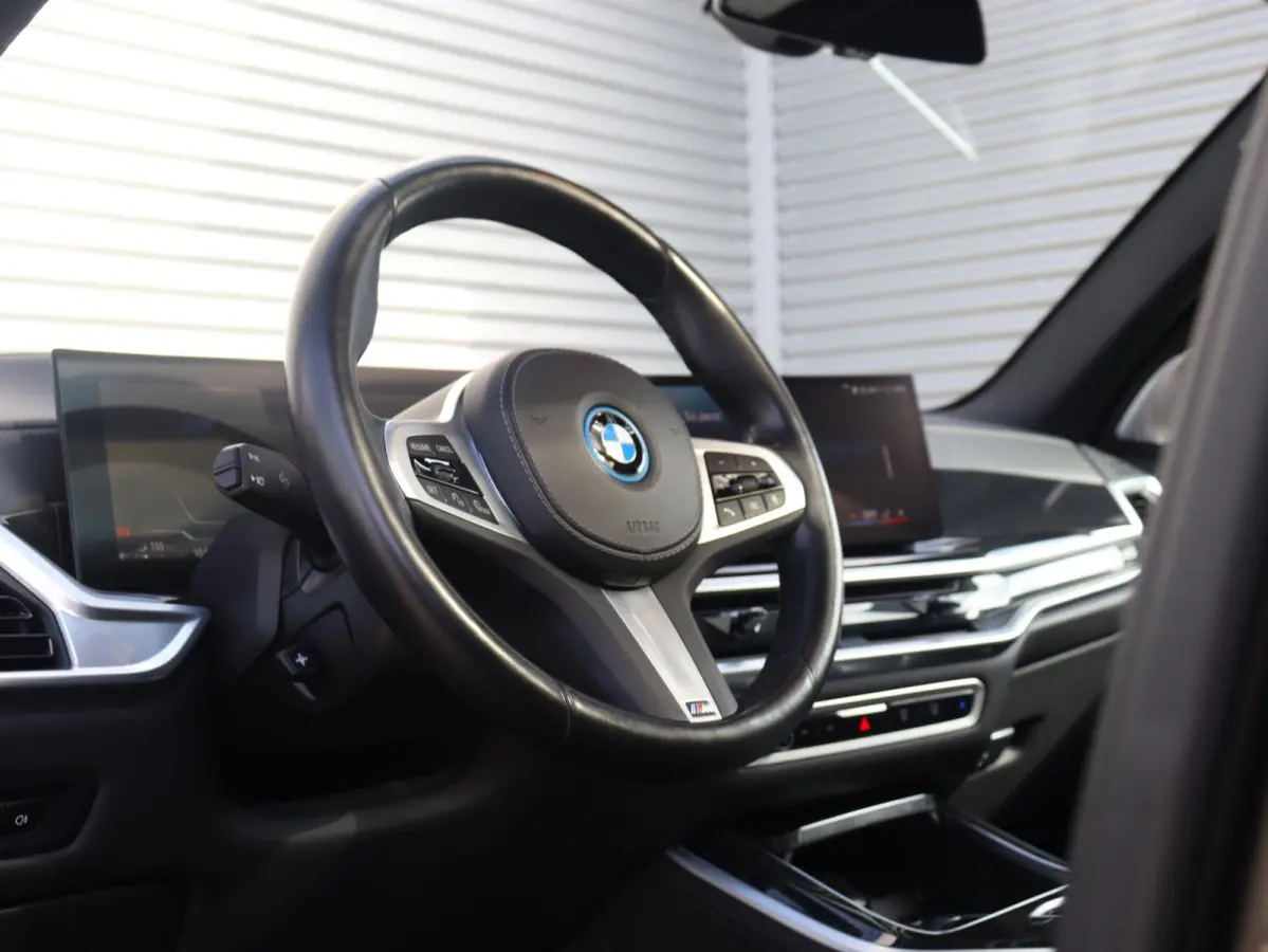 xDrive50e | M Sportpakket Pro | Panodak Skylounge | Head-Up | Trekhaak | Bowers & Wilkins | Soft Close | Parking Assistant Prof. | 22'' LMV