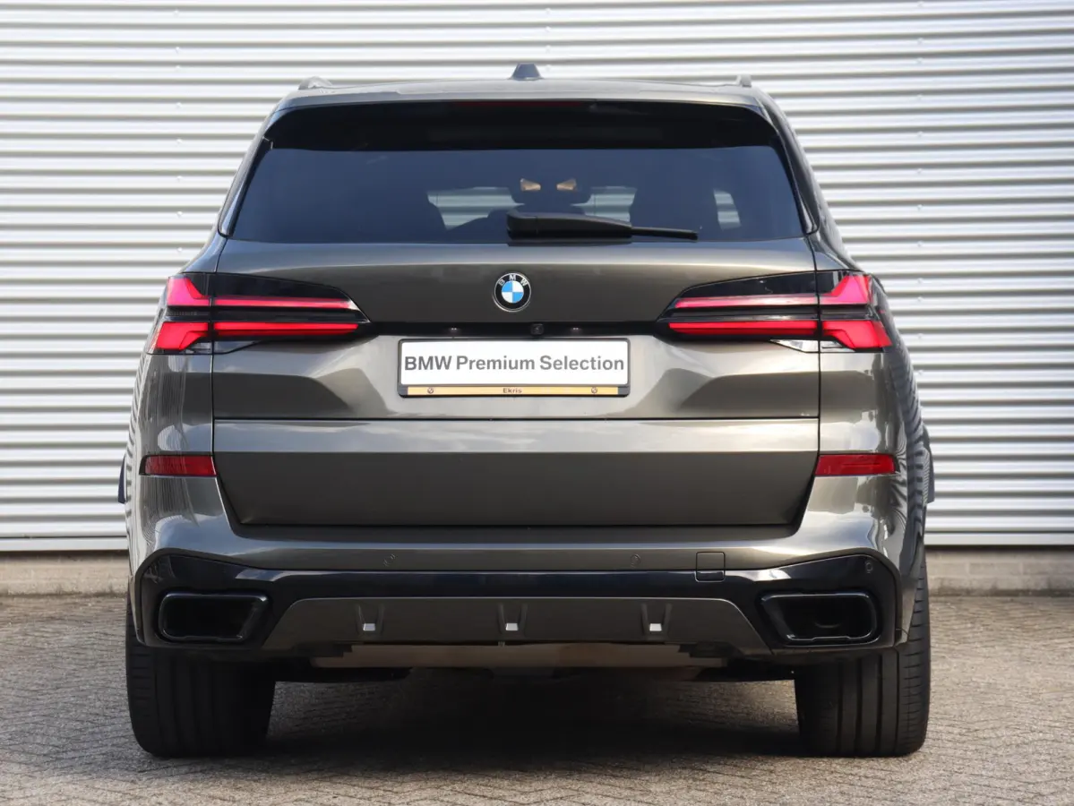 xDrive50e | M Sportpakket Pro | Panodak Skylounge | Head-Up | Trekhaak | Bowers & Wilkins | Soft Close | Parking Assistant Prof. | 22'' LMV