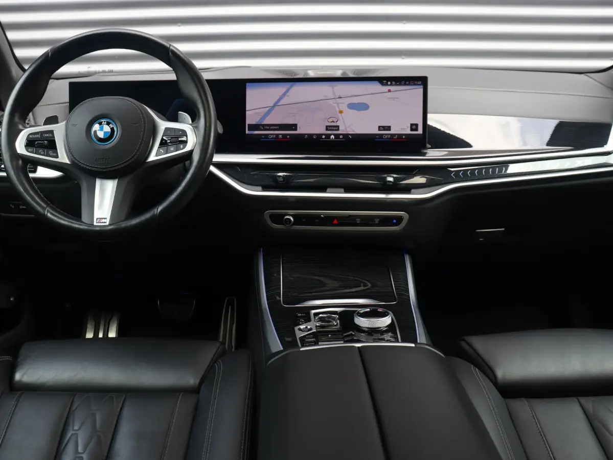 xDrive50e | M Sportpakket Pro | Panodak Skylounge | Head-Up | Trekhaak | Bowers & Wilkins | Soft Close | Parking Assistant Prof. | 22'' LMV