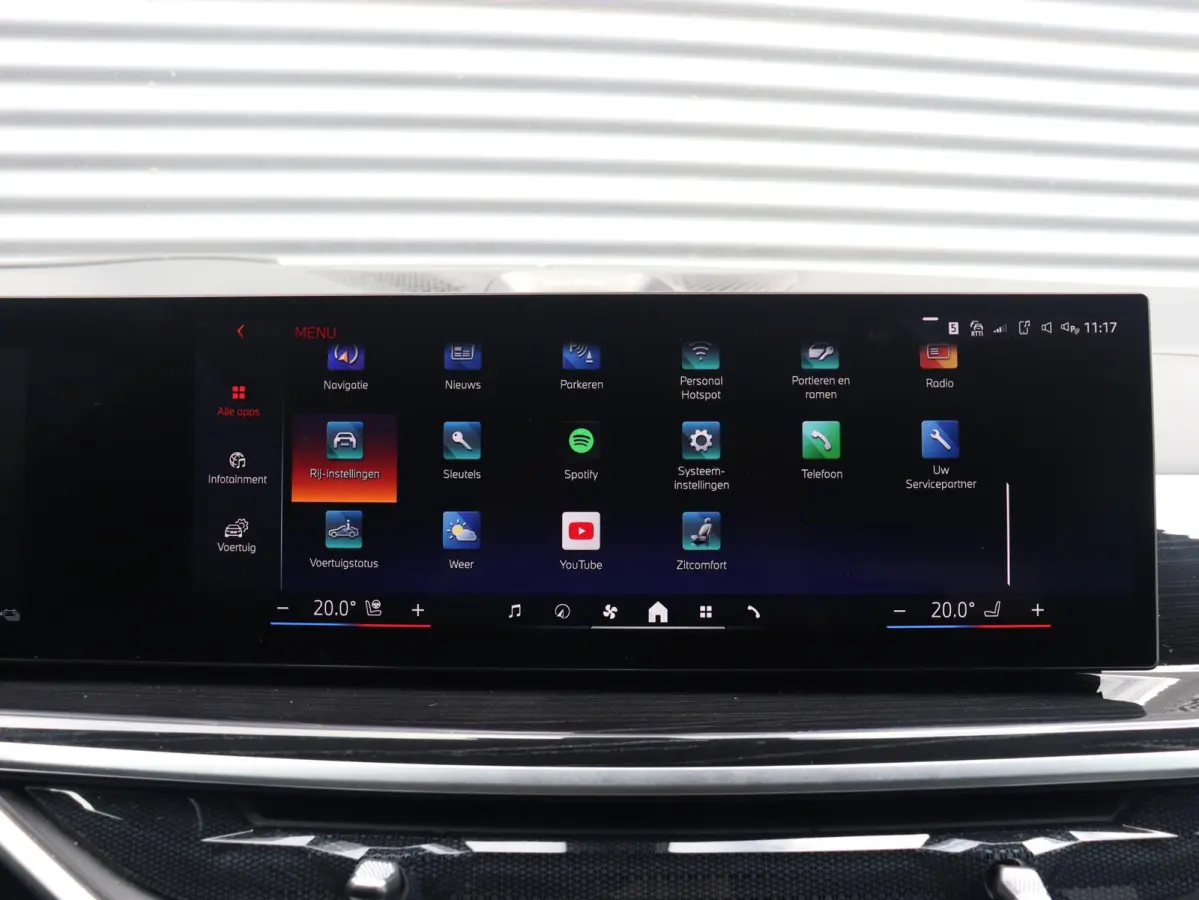 xDrive50e | M Sportpakket Pro | Panodak Skylounge | Head-Up | Trekhaak | Bowers & Wilkins | Soft Close | Parking Assistant Prof. | 22'' LMV