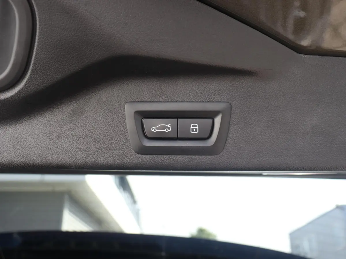 xDrive50e | M Sportpakket Pro | Panodak Skylounge | Head-Up | Trekhaak | Bowers & Wilkins | Soft Close | Parking Assistant Prof. | 22'' LMV