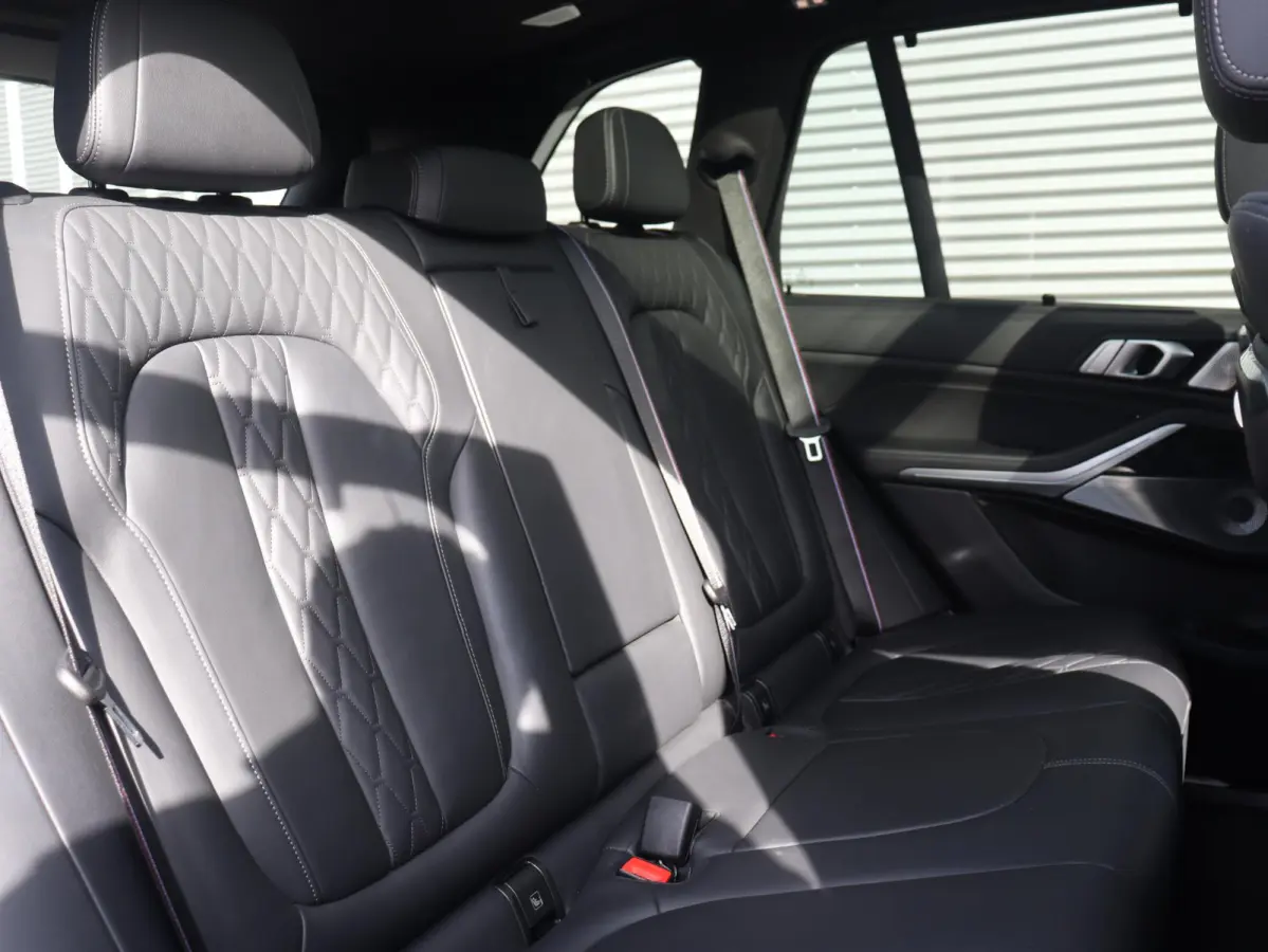 xDrive50e | M Sportpakket Pro | Panodak Skylounge | Head-Up | Trekhaak | Bowers & Wilkins | Soft Close | Parking Assistant Prof. | 22'' LMV