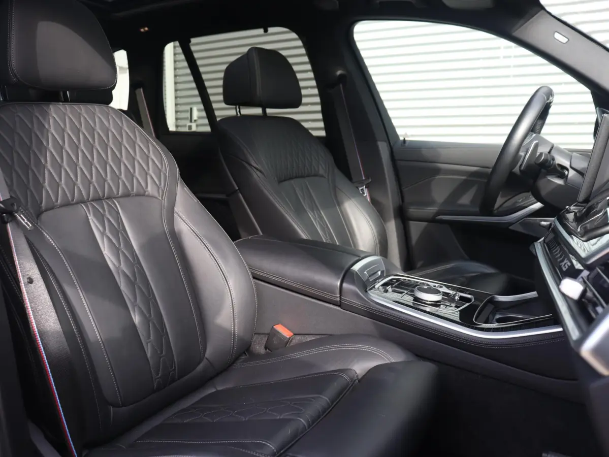 xDrive50e | M Sportpakket Pro | Panodak Skylounge | Head-Up | Trekhaak | Bowers & Wilkins | Soft Close | Parking Assistant Prof. | 22'' LMV