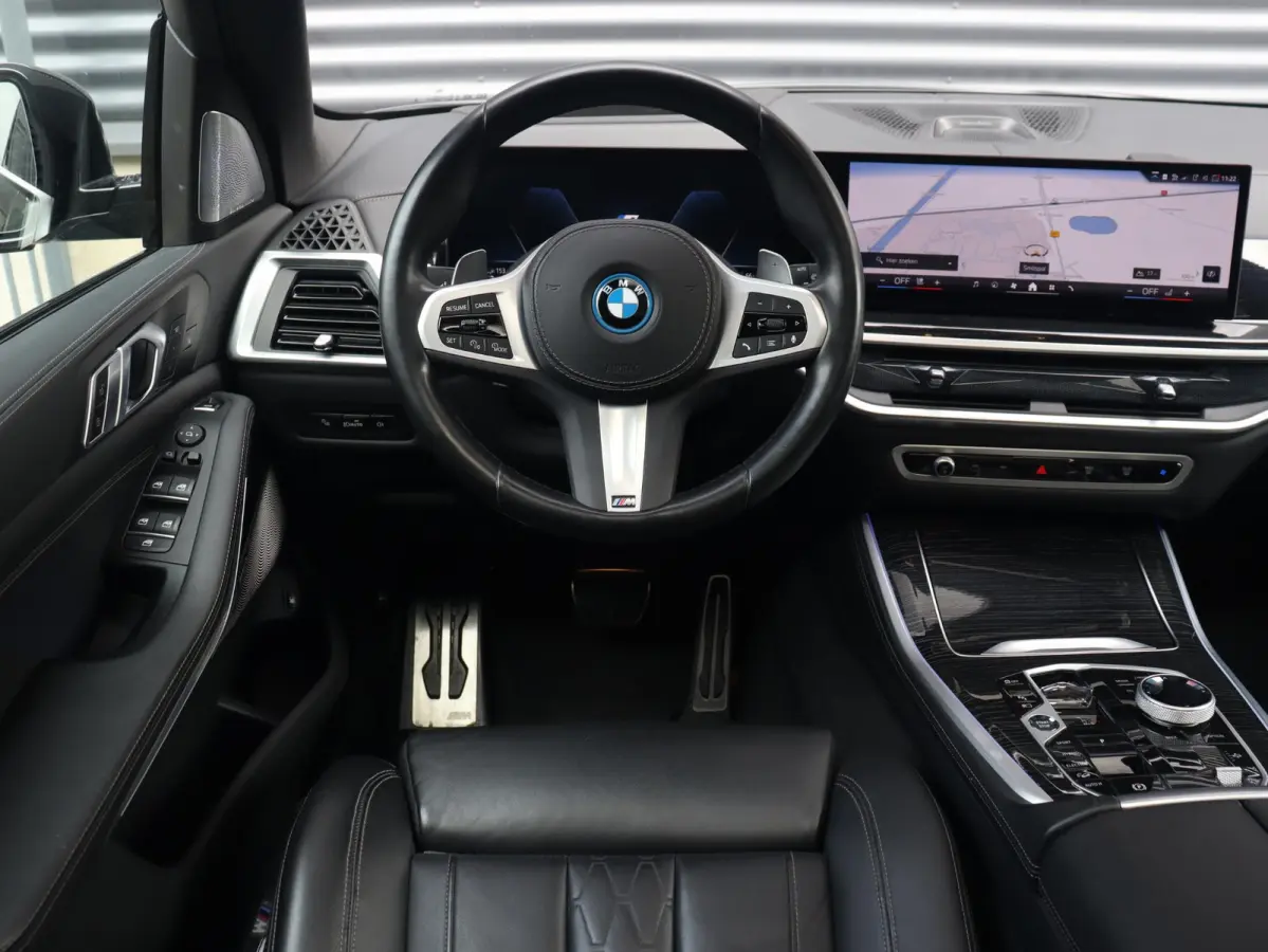 xDrive50e | M Sportpakket Pro | Panodak Skylounge | Head-Up | Trekhaak | Bowers & Wilkins | Soft Close | Parking Assistant Prof. | 22'' LMV