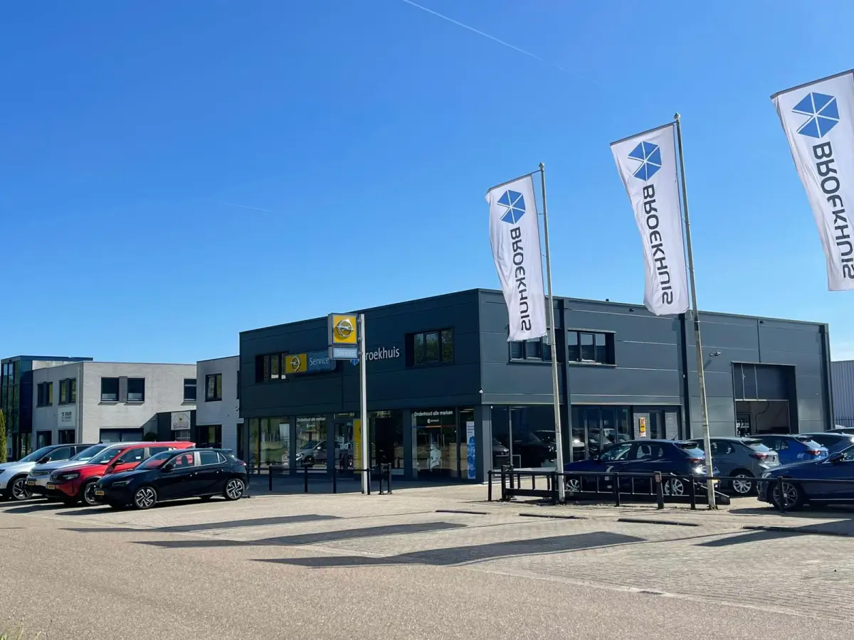 1.2 Selection CRUISE CONTROL| ARMSTEUN VOOR| BESTUURDERSTOEL IN HOOGTE VERSTELBAAR| ELEKTRISCHE RAMEN VOOR| BLUETOOTH TELEFOONVOORBEREIDING|