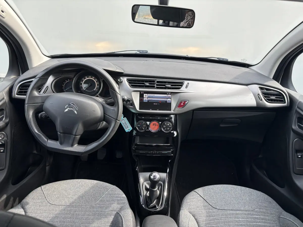 1.2 Selection CRUISE CONTROL| ARMSTEUN VOOR| BESTUURDERSTOEL IN HOOGTE VERSTELBAAR| ELEKTRISCHE RAMEN VOOR| BLUETOOTH TELEFOONVOORBEREIDING|