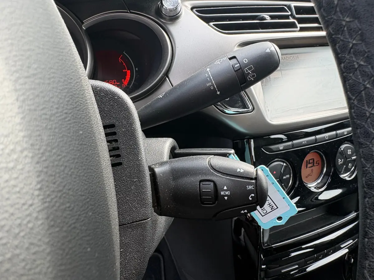 1.2 Selection CRUISE CONTROL| ARMSTEUN VOOR| BESTUURDERSTOEL IN HOOGTE VERSTELBAAR| ELEKTRISCHE RAMEN VOOR| BLUETOOTH TELEFOONVOORBEREIDING|