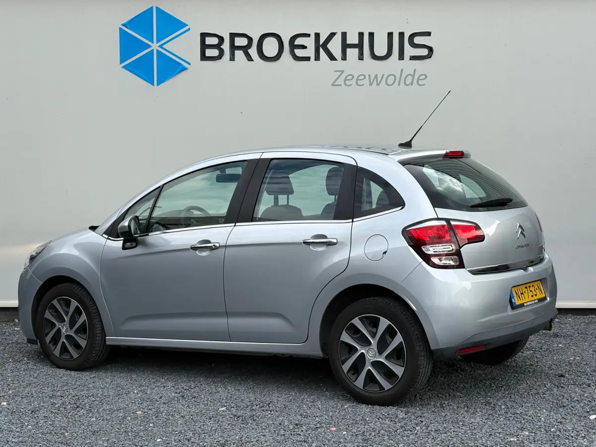 1.2 Selection CRUISE CONTROL| ARMSTEUN VOOR| BESTUURDERSTOEL IN HOOGTE VERSTELBAAR| ELEKTRISCHE RAMEN VOOR| BLUETOOTH TELEFOONVOORBEREIDING|