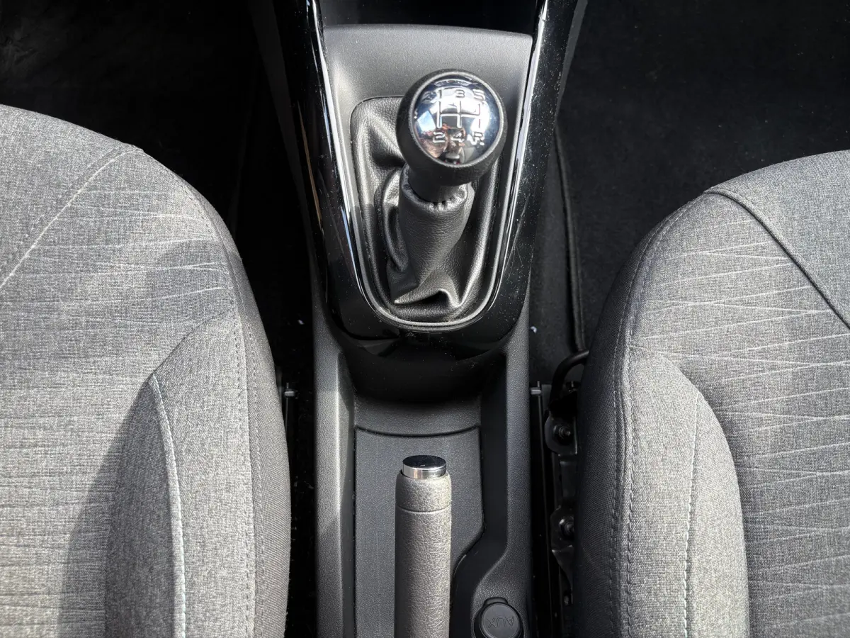 1.2 Selection CRUISE CONTROL| ARMSTEUN VOOR| BESTUURDERSTOEL IN HOOGTE VERSTELBAAR| ELEKTRISCHE RAMEN VOOR| BLUETOOTH TELEFOONVOORBEREIDING|