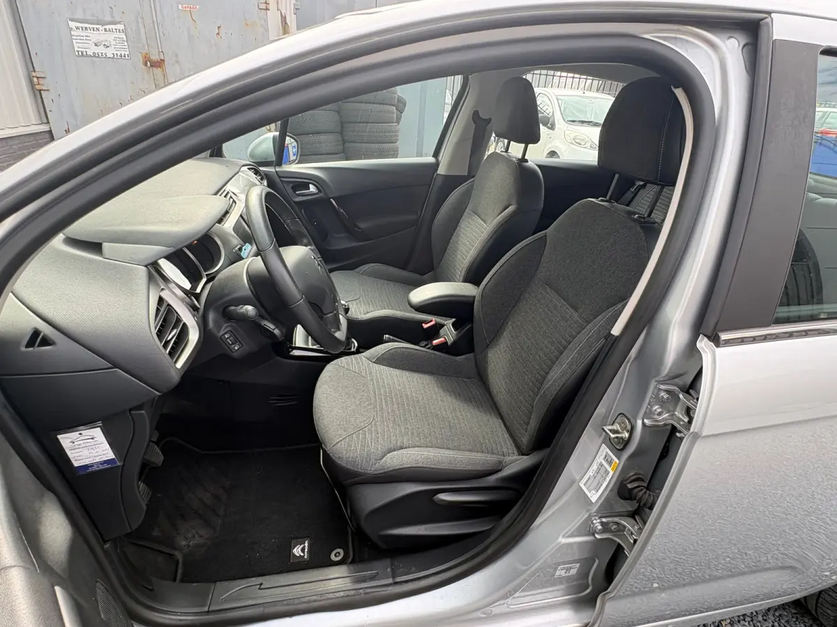 1.2 Selection CRUISE CONTROL| ARMSTEUN VOOR| BESTUURDERSTOEL IN HOOGTE VERSTELBAAR| ELEKTRISCHE RAMEN VOOR| BLUETOOTH TELEFOONVOORBEREIDING|