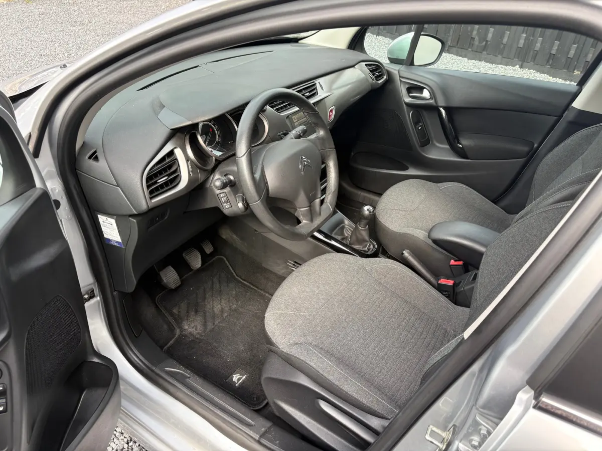 1.2 Selection CRUISE CONTROL| ARMSTEUN VOOR| BESTUURDERSTOEL IN HOOGTE VERSTELBAAR| ELEKTRISCHE RAMEN VOOR| BLUETOOTH TELEFOONVOORBEREIDING|