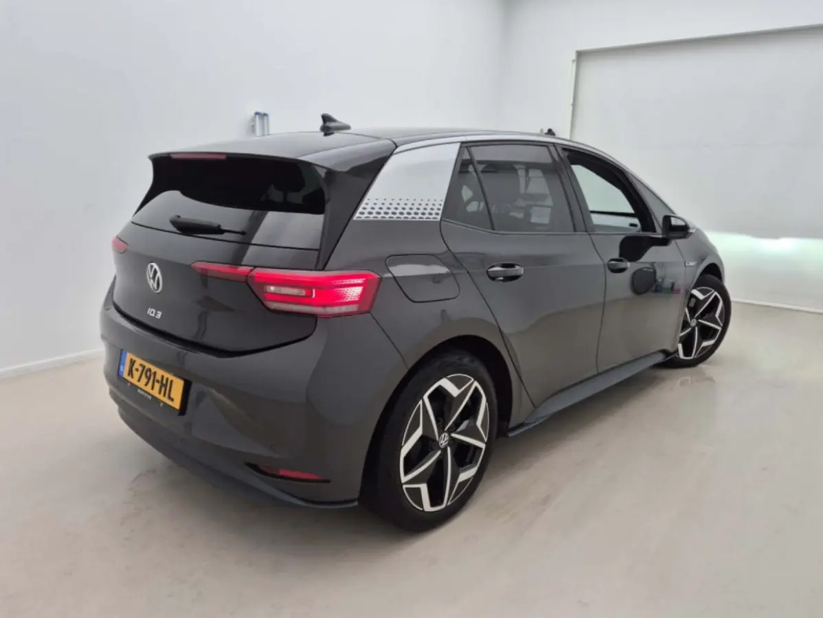 First Plus 58 kWh 204 PK | Automaat | Navigatie | Camera | Stoelverwarming | Keyless | Adaptive Cruise Control | Parkeersensoren | Apple Carplay | Android Auto | LED Matrix |