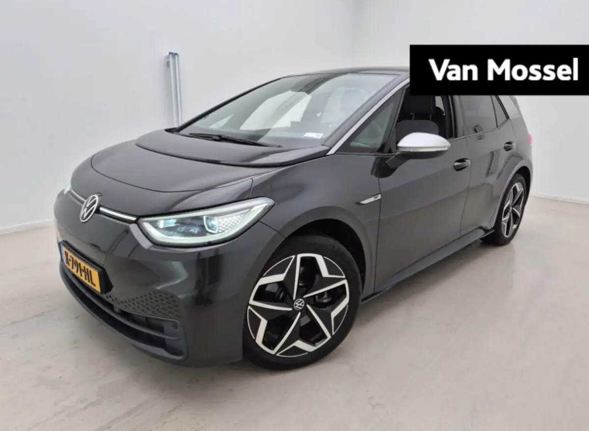 First Plus 58 kWh 204 PK | Automaat | Navigatie | Camera | Stoelverwarming | Keyless | Adaptive Cruise Control | Parkeersensoren | Apple Carplay | Android Auto | LED Matrix |