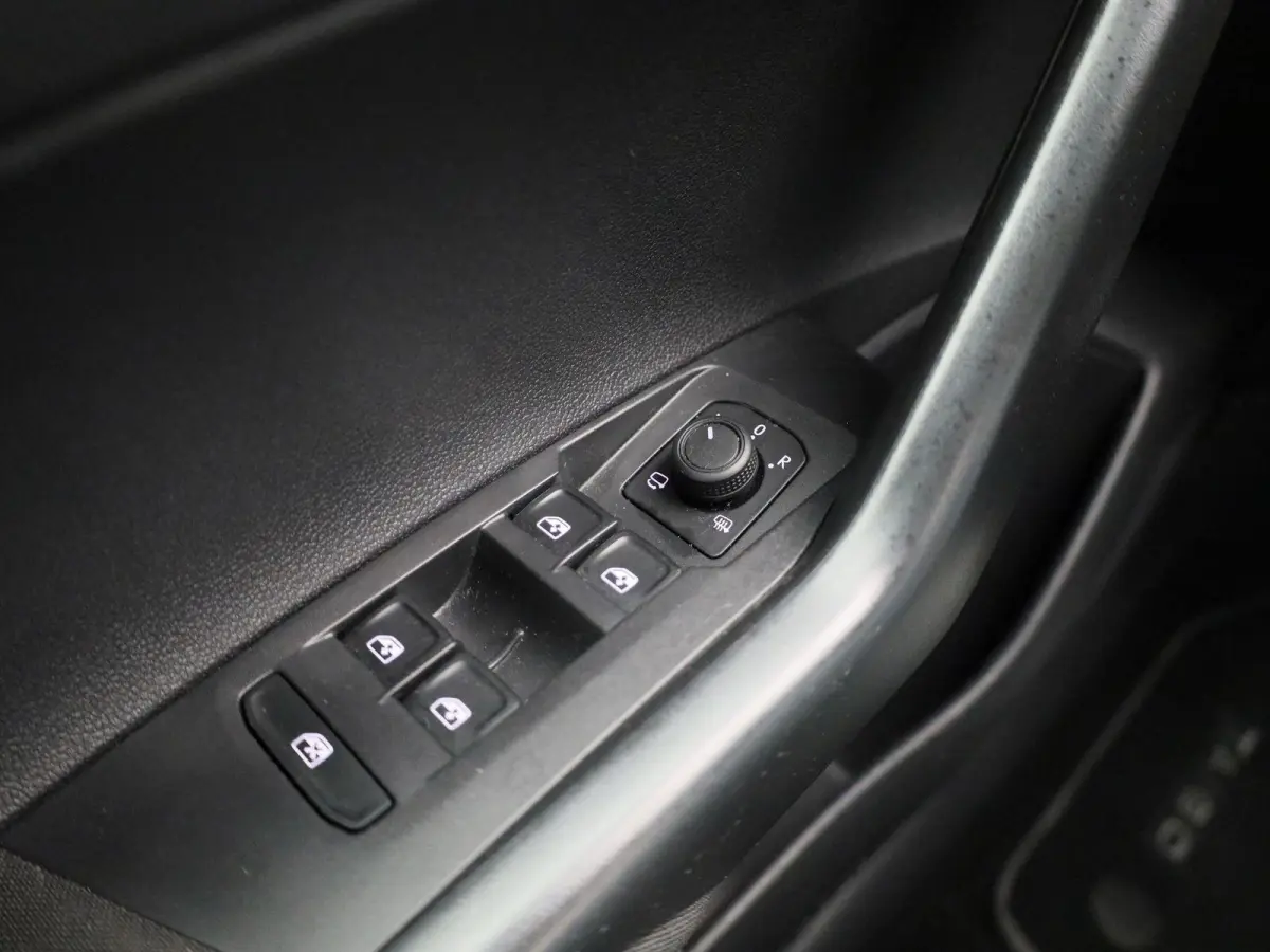 1.0 TSI Life | 110PK | | Automaat | Apple Carplay / Android Auto | Digital Cockpit | Parkeersensoren |