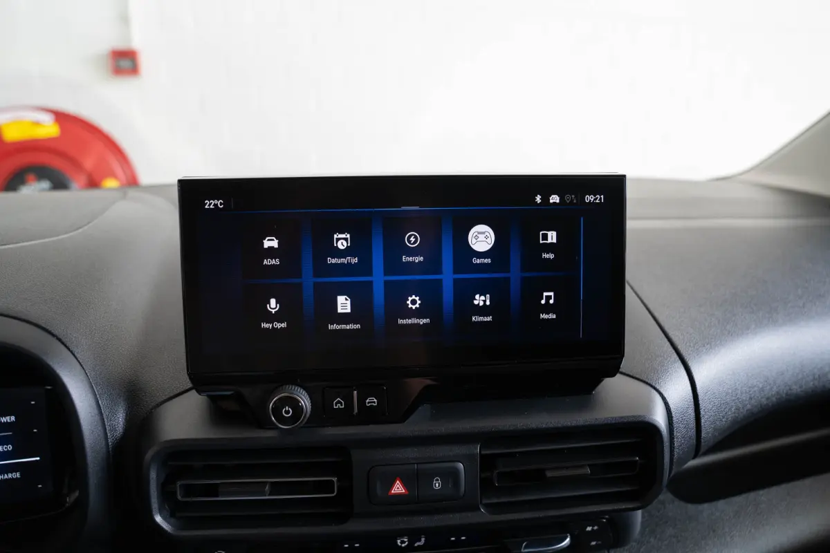 136 L2 50kWh | Warmtepomp | Climate Controle | Camera | Parkeersensoren | Laadruimte pakket | Apple Carplay & Android Auto |