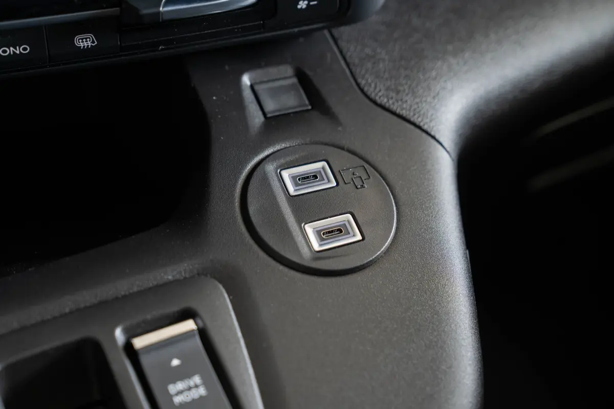 136 L2 50kWh | Warmtepomp | Climate Controle | Camera | Parkeersensoren | Laadruimte pakket | Apple Carplay & Android Auto |