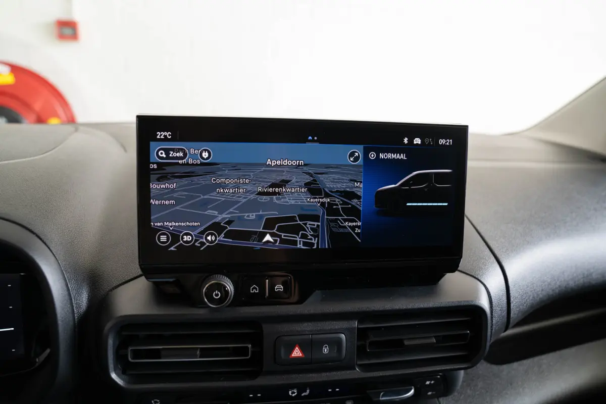 136 L2 50kWh | Warmtepomp | Climate Controle | Camera | Parkeersensoren | Laadruimte pakket | Apple Carplay & Android Auto |