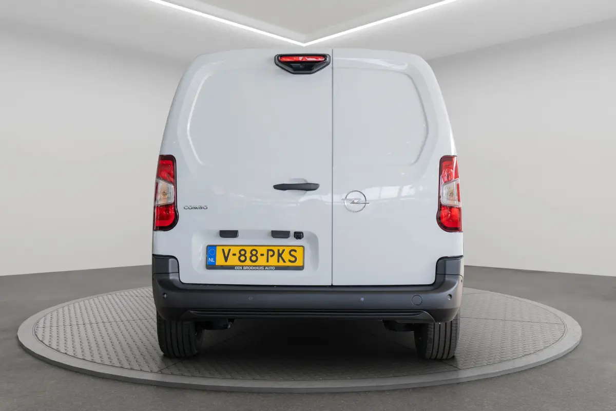 136 L2 50kWh | Warmtepomp | Climate Controle | Camera | Parkeersensoren | Laadruimte pakket | Apple Carplay & Android Auto |