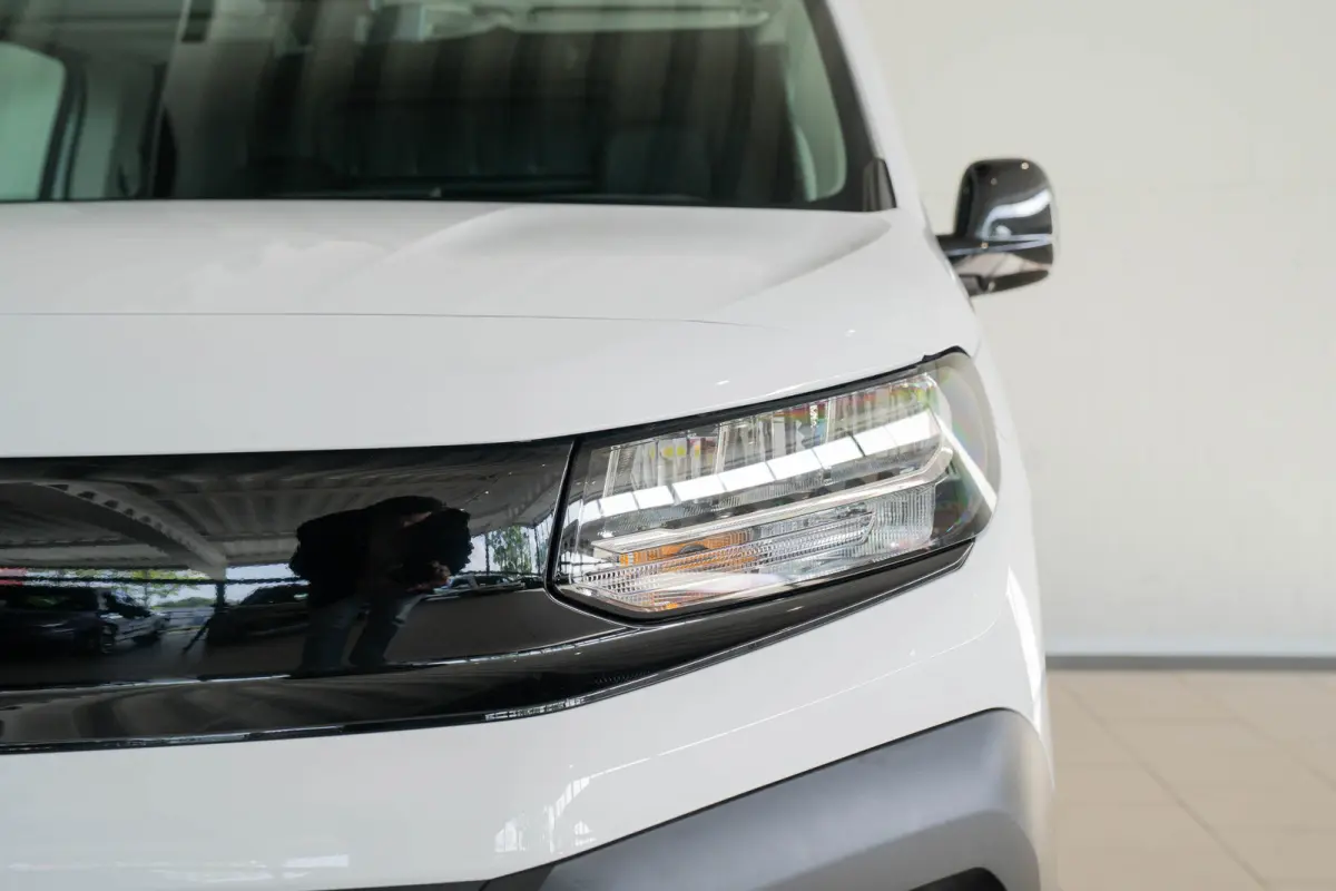 136 L2 50kWh | Warmtepomp | Climate Controle | Camera | Parkeersensoren | Laadruimte pakket | Apple Carplay & Android Auto |
