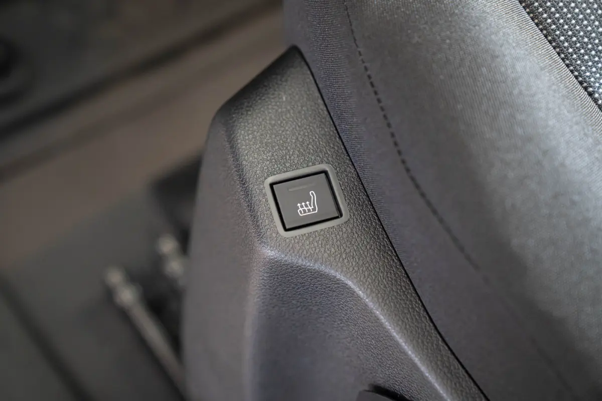 136 L2 50kWh | Warmtepomp | Climate Controle | Camera | Parkeersensoren | Laadruimte pakket | Apple Carplay & Android Auto |