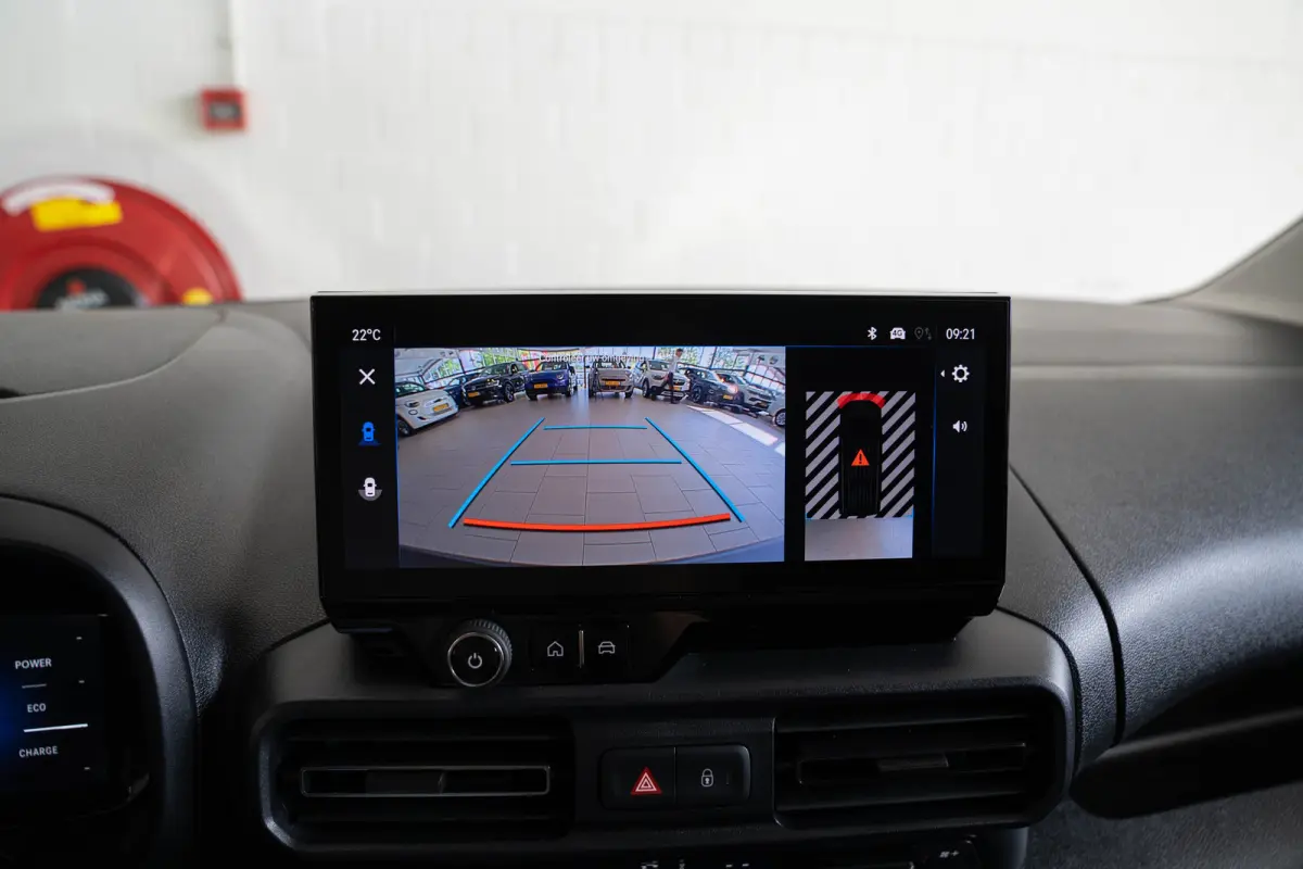 136 L2 50kWh | Warmtepomp | Climate Controle | Camera | Parkeersensoren | Laadruimte pakket | Apple Carplay & Android Auto |