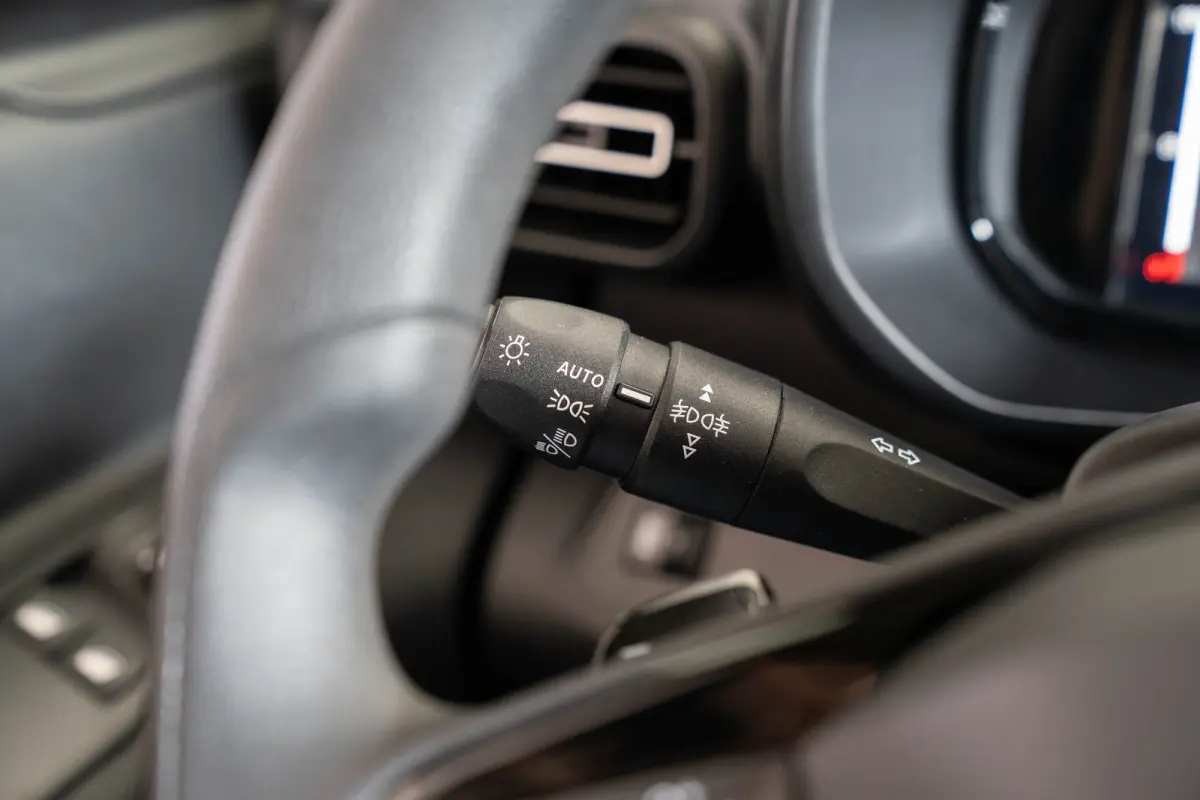 136 L2 50kWh | Warmtepomp | Climate Controle | Camera | Parkeersensoren | Laadruimte pakket | Apple Carplay & Android Auto |