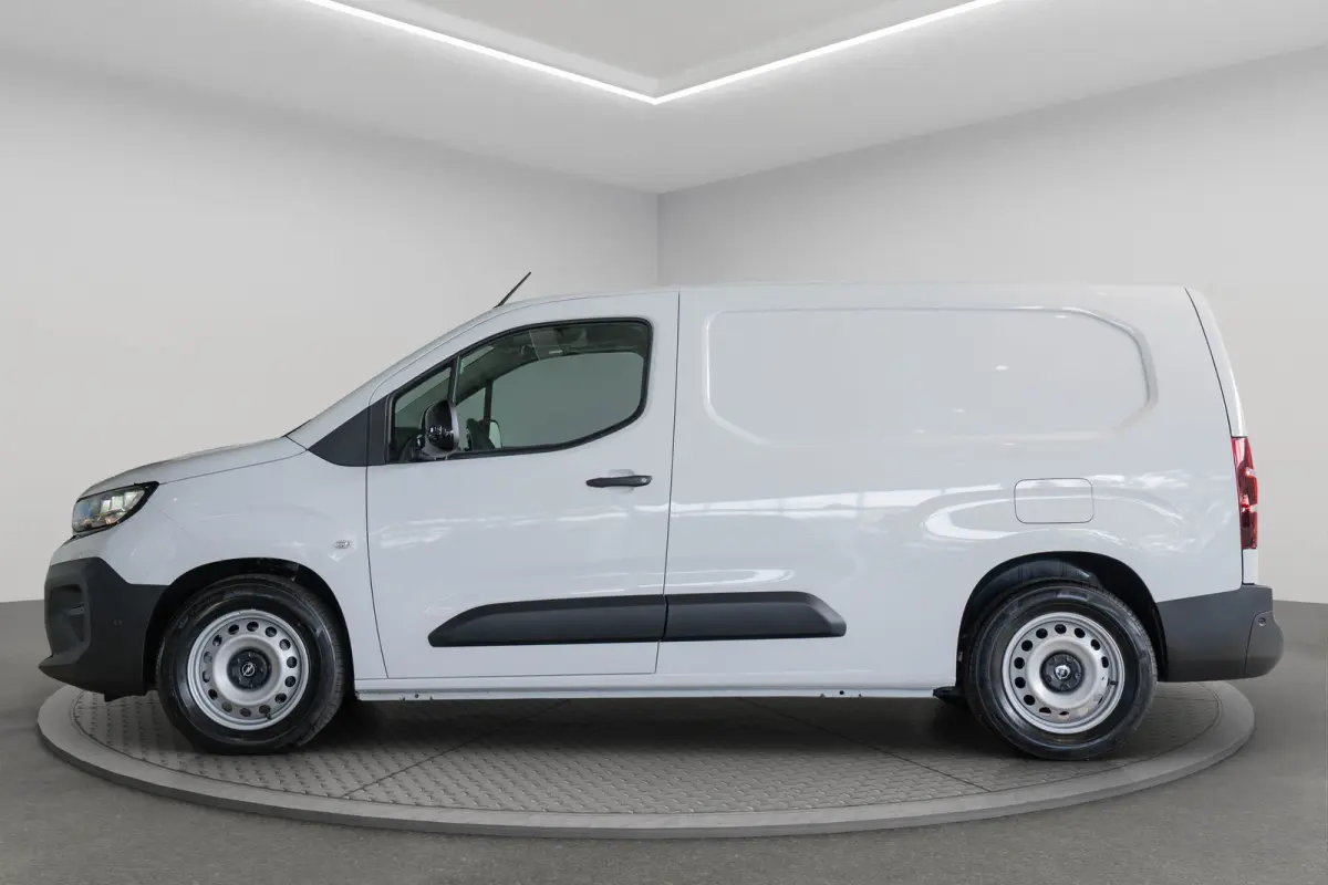 136 L2 50kWh | Warmtepomp | Climate Controle | Camera | Parkeersensoren | Laadruimte pakket | Apple Carplay & Android Auto |