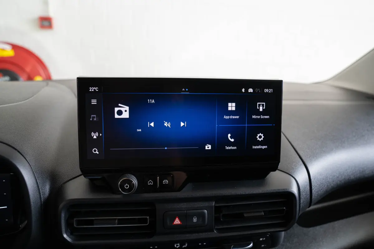 136 L2 50kWh | Warmtepomp | Climate Controle | Camera | Parkeersensoren | Laadruimte pakket | Apple Carplay & Android Auto |