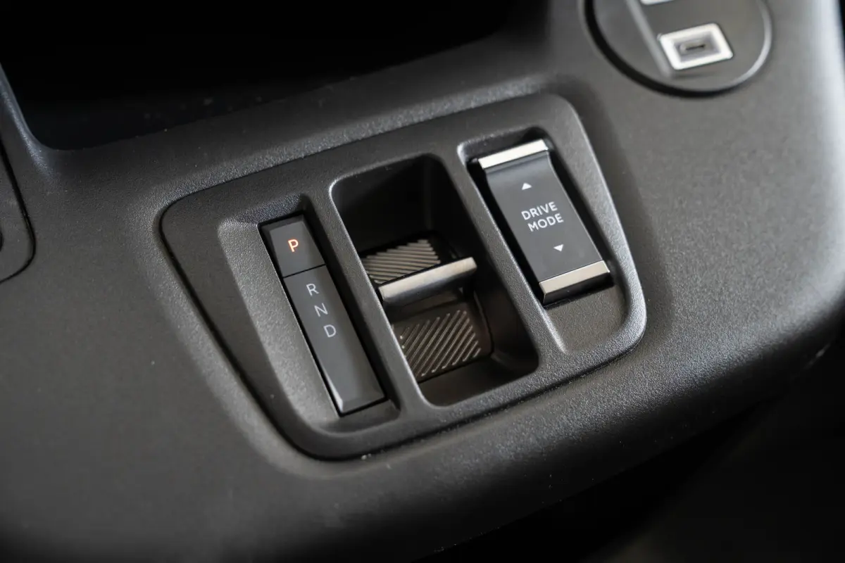 136 L2 50kWh | Warmtepomp | Climate Controle | Camera | Parkeersensoren | Laadruimte pakket | Apple Carplay & Android Auto |