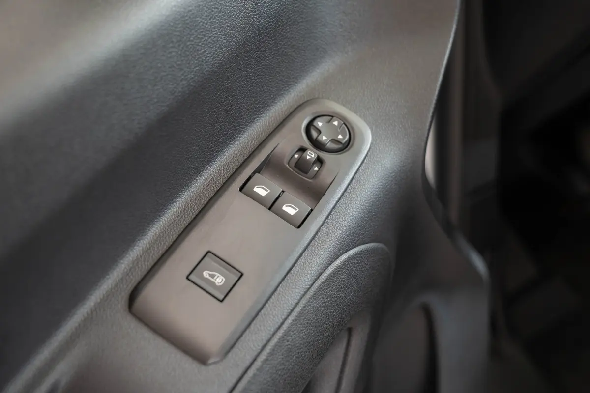 136 L2 50kWh | Warmtepomp | Climate Controle | Camera | Parkeersensoren | Laadruimte pakket | Apple Carplay & Android Auto |