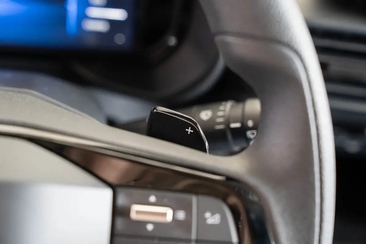 136 L2 50kWh | Warmtepomp | Climate Controle | Camera | Parkeersensoren | Laadruimte pakket | Apple Carplay & Android Auto |