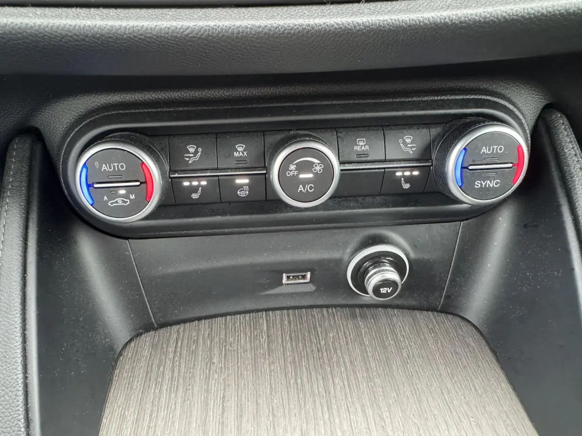 2.2 JTD AWD Veloce Automaat | VAN: € 34.900- VOOR: € 32.877,- UW HERFSTVOORDEEL: € 2.023,- | CAMERA| STOEL + STUURVERWARMING + MEMORY| KEY LESS ENTRY | LEDER | ADAPT. CRUISE CONTROL | 