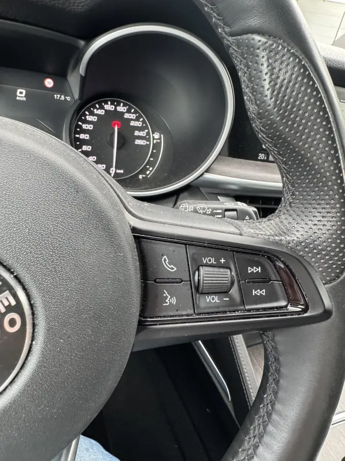 2.2 JTD AWD Veloce Automaat | VAN: € 34.900- VOOR: € 32.877,- UW HERFSTVOORDEEL: € 2.023,- | CAMERA| STOEL + STUURVERWARMING + MEMORY| KEY LESS ENTRY | LEDER | ADAPT. CRUISE CONTROL | 