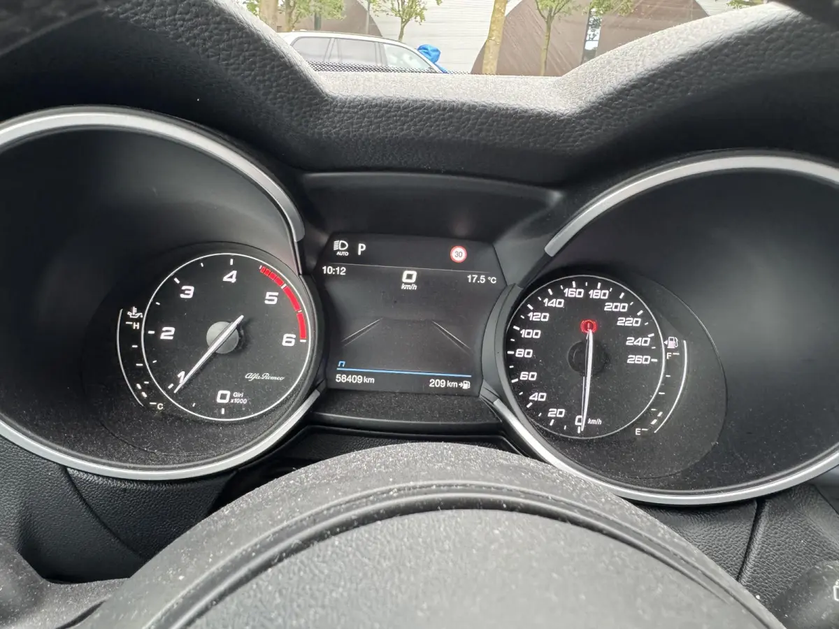 2.2 JTD AWD Veloce Automaat | VAN: € 34.900- VOOR: € 32.877,- UW HERFSTVOORDEEL: € 2.023,- | CAMERA| STOEL + STUURVERWARMING + MEMORY| KEY LESS ENTRY | LEDER | ADAPT. CRUISE CONTROL | 