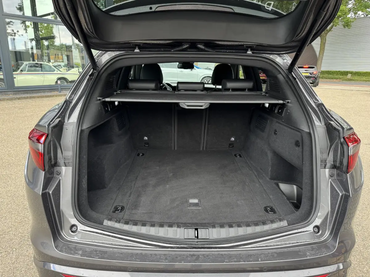 2.2 JTD AWD Veloce Automaat | VAN: € 34.900- VOOR: € 32.877,- UW HERFSTVOORDEEL: € 2.023,- | CAMERA| STOEL + STUURVERWARMING + MEMORY| KEY LESS ENTRY | LEDER | ADAPT. CRUISE CONTROL | 