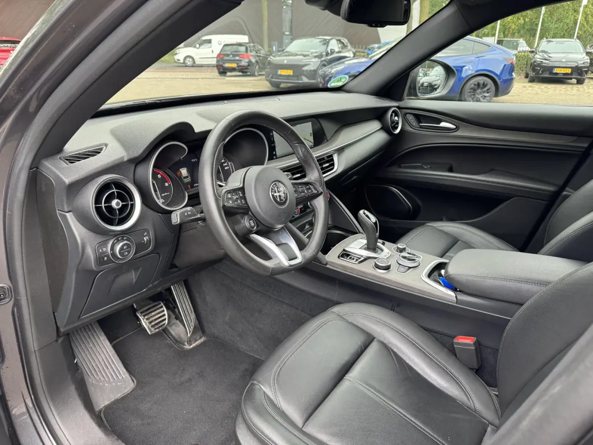 2.2 JTD AWD Veloce Automaat | VAN: € 34.900- VOOR: € 32.877,- UW HERFSTVOORDEEL: € 2.023,- | CAMERA| STOEL + STUURVERWARMING + MEMORY| KEY LESS ENTRY | LEDER | ADAPT. CRUISE CONTROL | 