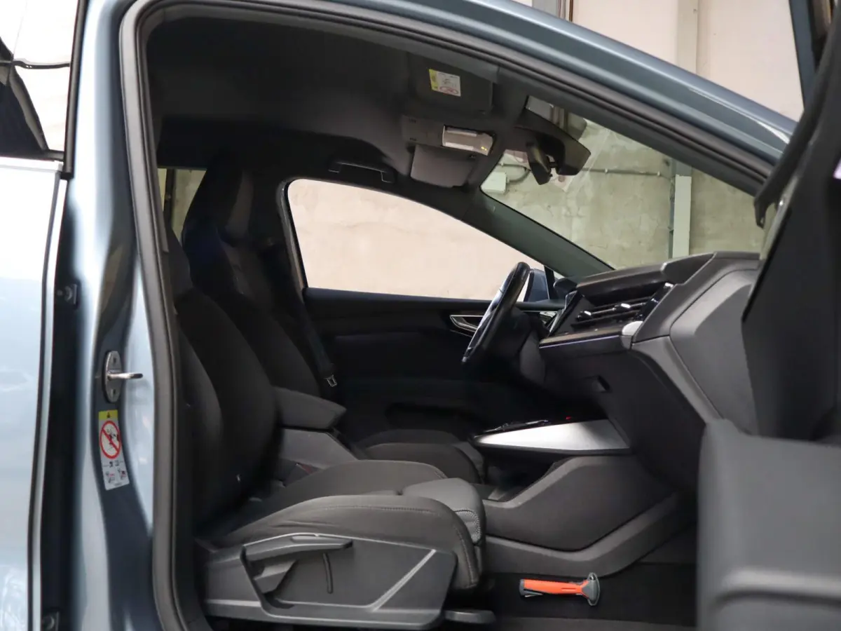 40 204pk Launch edition Advanced Plus 77 kWh | Apple Carplay/Android Auto | Voorstoelen Verwarmd | Adaptive Cruise