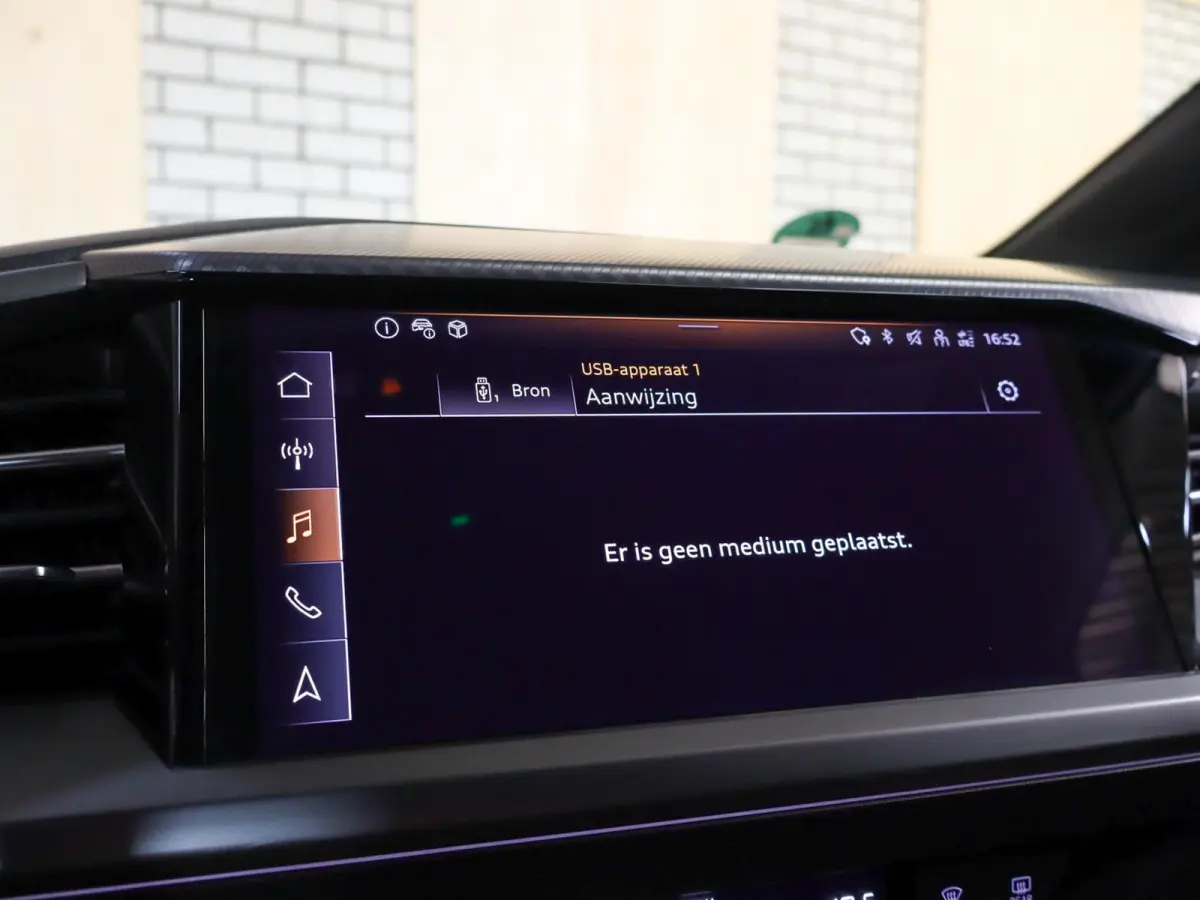 40 204pk Launch edition Advanced Plus 77 kWh | Apple Carplay/Android Auto | Voorstoelen Verwarmd | Adaptive Cruise
