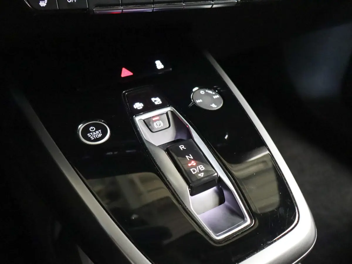 40 204pk Launch edition Advanced Plus 77 kWh | Apple Carplay/Android Auto | Voorstoelen Verwarmd | Adaptive Cruise