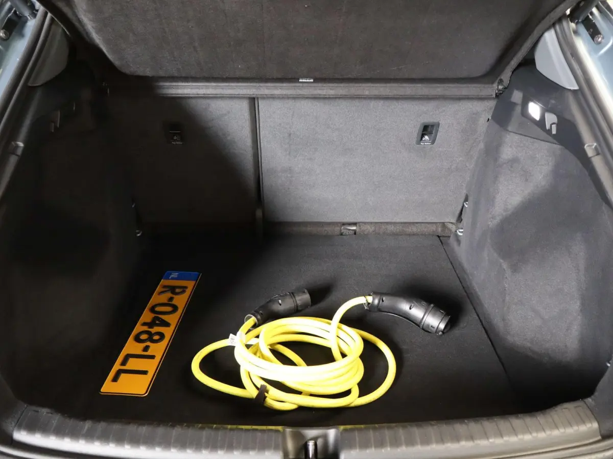 40 204pk Launch edition Advanced Plus 77 kWh | Apple Carplay/Android Auto | Voorstoelen Verwarmd | Adaptive Cruise