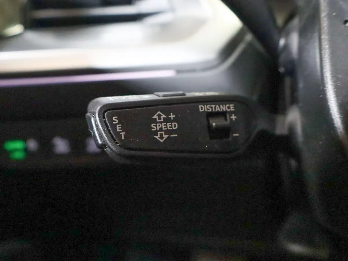 40 204pk Launch edition Advanced Plus 77 kWh | Apple Carplay/Android Auto | Voorstoelen Verwarmd | Adaptive Cruise