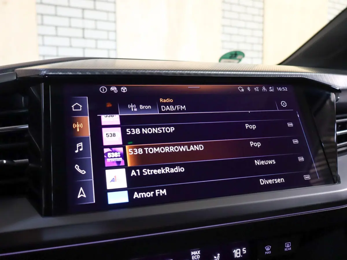 40 204pk Launch edition Advanced Plus 77 kWh | Apple Carplay/Android Auto | Voorstoelen Verwarmd | Adaptive Cruise