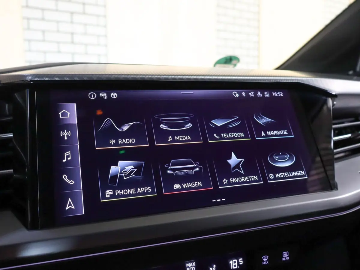 40 204pk Launch edition Advanced Plus 77 kWh | Apple Carplay/Android Auto | Voorstoelen Verwarmd | Adaptive Cruise