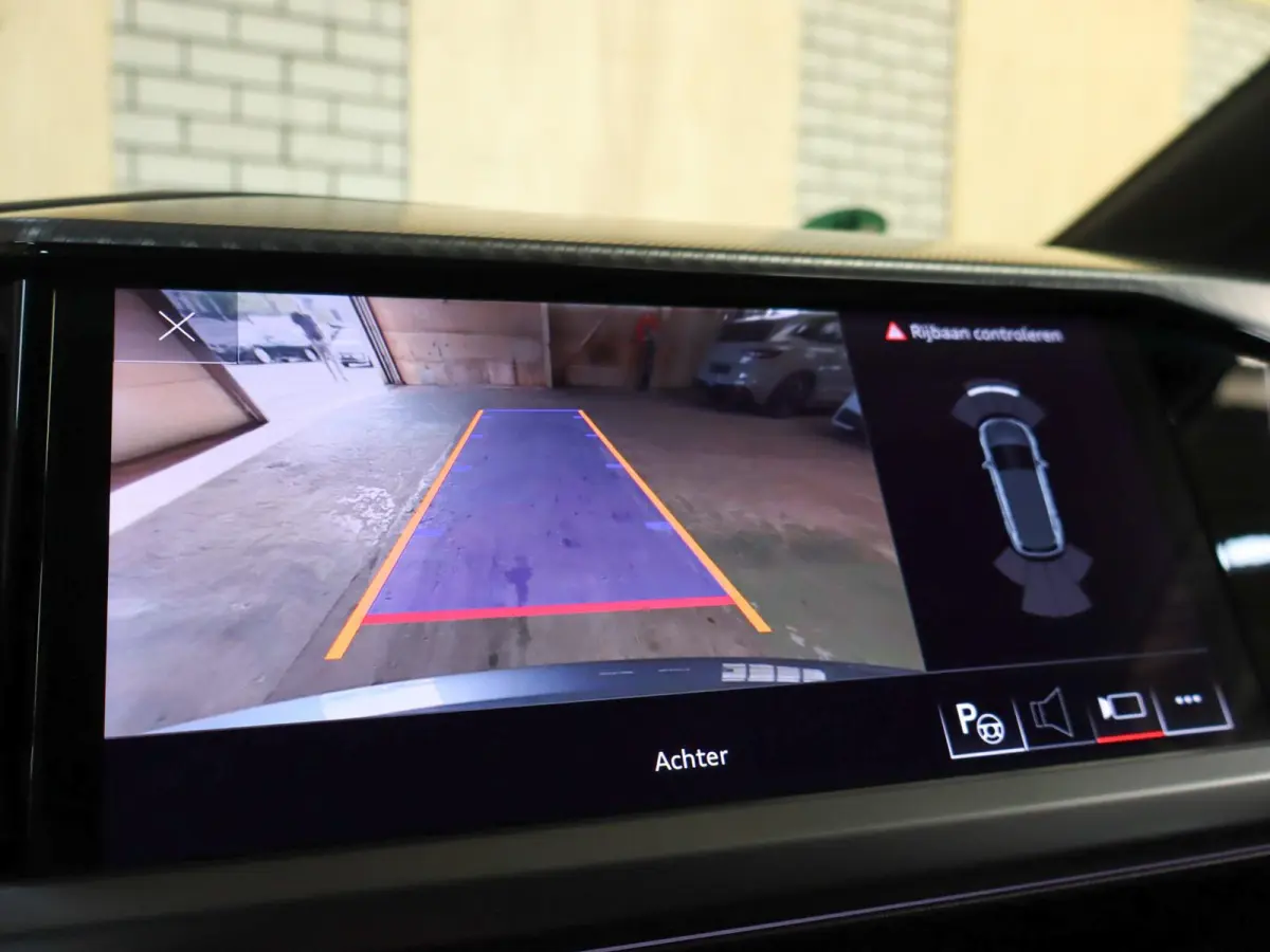 40 204pk Launch edition Advanced Plus 77 kWh | Apple Carplay/Android Auto | Voorstoelen Verwarmd | Adaptive Cruise