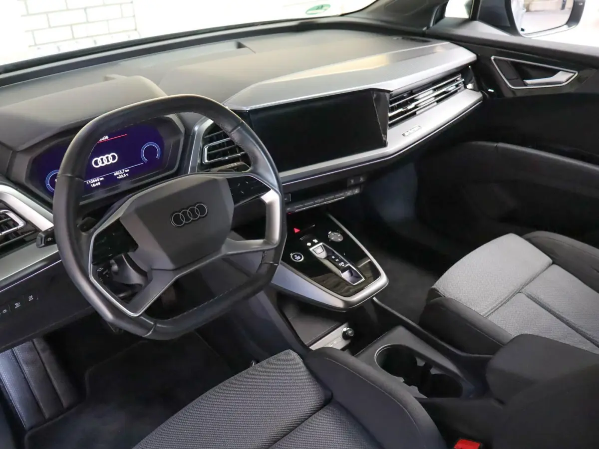 40 204pk Launch edition Advanced Plus 77 kWh | Apple Carplay/Android Auto | Voorstoelen Verwarmd | Adaptive Cruise