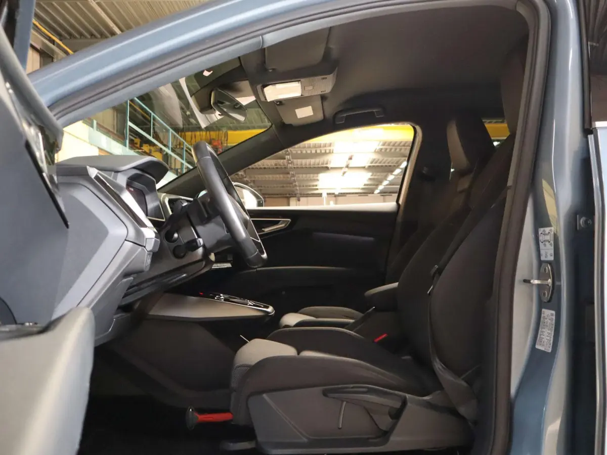 40 204pk Launch edition Advanced Plus 77 kWh | Apple Carplay/Android Auto | Voorstoelen Verwarmd | Adaptive Cruise