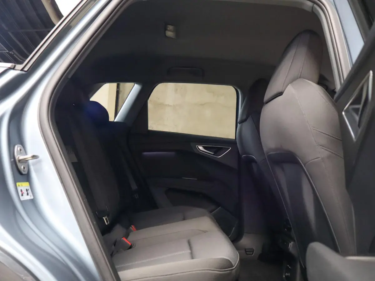 40 204pk Launch edition Advanced Plus 77 kWh | Apple Carplay/Android Auto | Voorstoelen Verwarmd | Adaptive Cruise